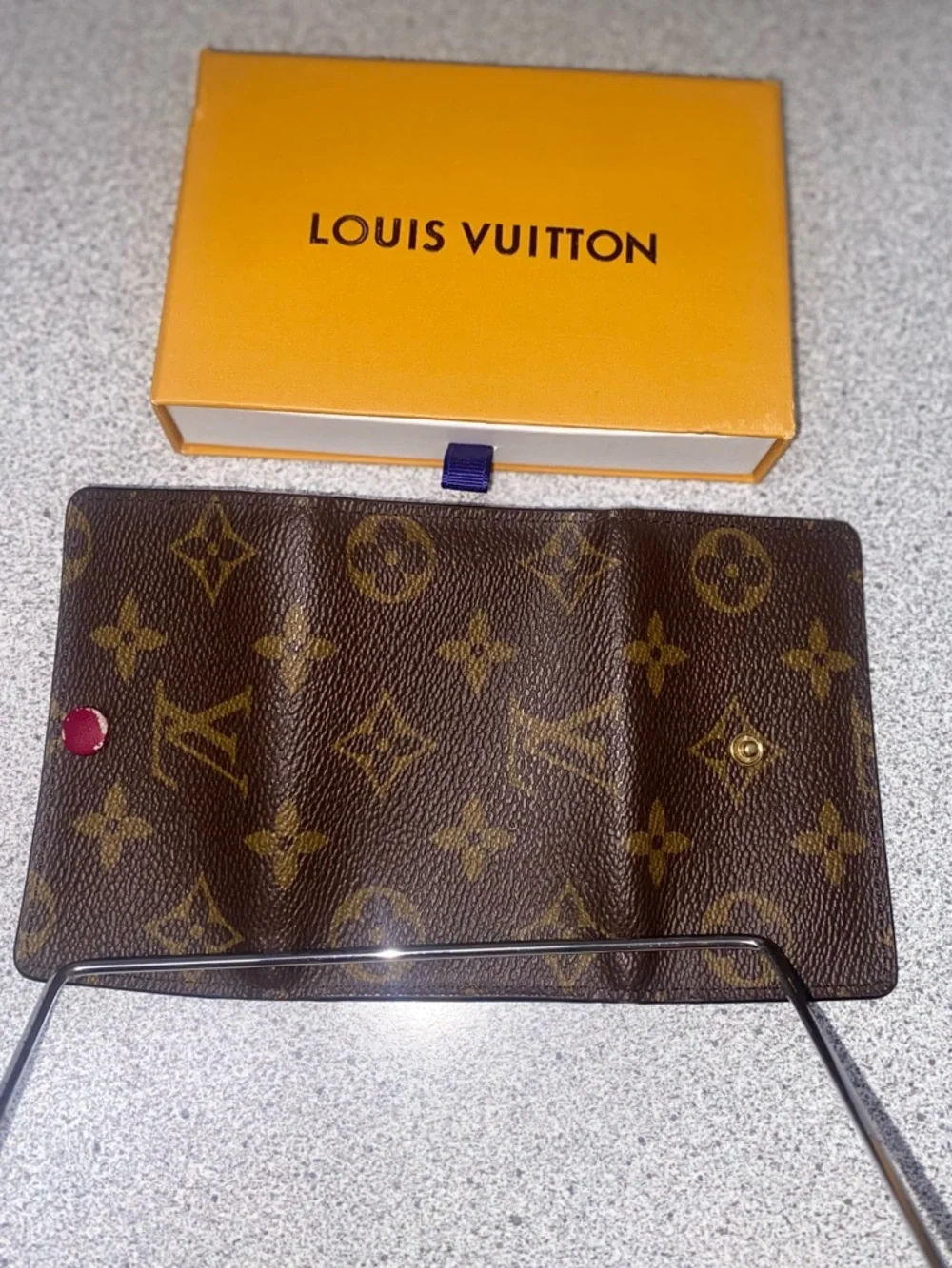Louis Vuitton Monogram 6 Key Holder Multicles Rare Raspberry Interior EUC - Picture 12 of 15
